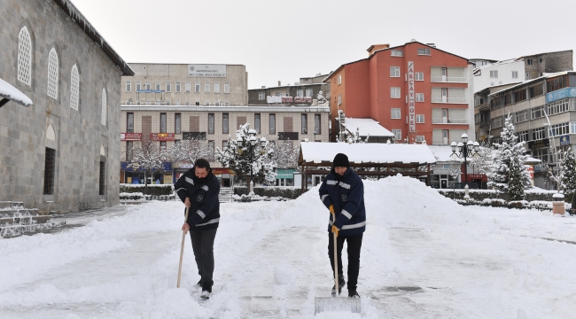 Yakutiye Belediyesi Kar Temizliğini Aralıksız Sürdürüyor