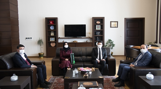 Yeşilay Erzurum Şubesi Yönetiminden Rektör Çakmak'a Ziyaret