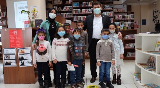 Başkan Yaşar, Kütüphaneler Haftası kapsamında Çat Halk Kütüphanesini ziyarette bulundu