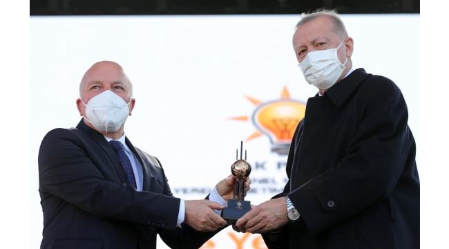 Cumhurbaşkanı Erdoğan'dan Başkan Mehmet Sekmen'e Gençlik Yatırımları Özel Ödülü