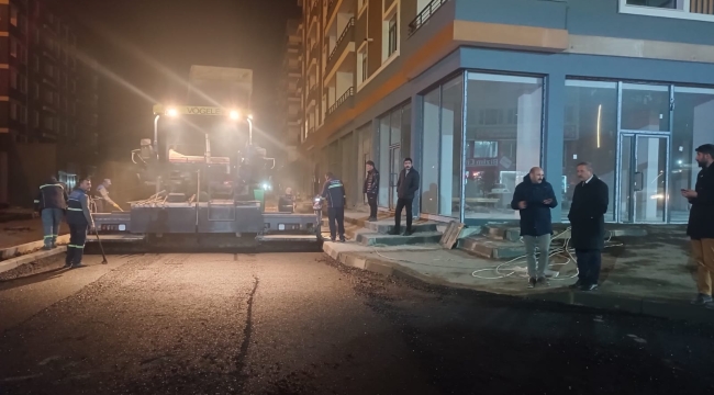 Aşkale Belediyesi'nden Gece Mesaisi ile Asfalt Çalışması
