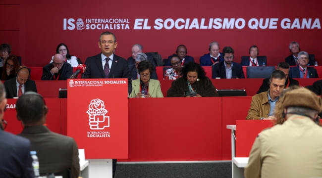 CHP Lideri Özel, İspanya'da SE Toplantısında Konuştu: "Neoliberal Düzenin Sömürdüğü İnsanlarımızın Yanında Durmalıyız" 