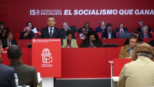 CHP Lideri Özel, İspanya'da SE Toplantısında Konuştu: "Neoliberal Düzenin Sömürdüğü İnsanlarımızın Yanında Durmalıyız" 