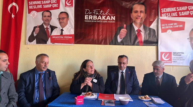 İYİ Parti Büyükşehir Adayı Canan Uçar Çat İlçesinde Vatandaşlarla Bir Araya Geldi