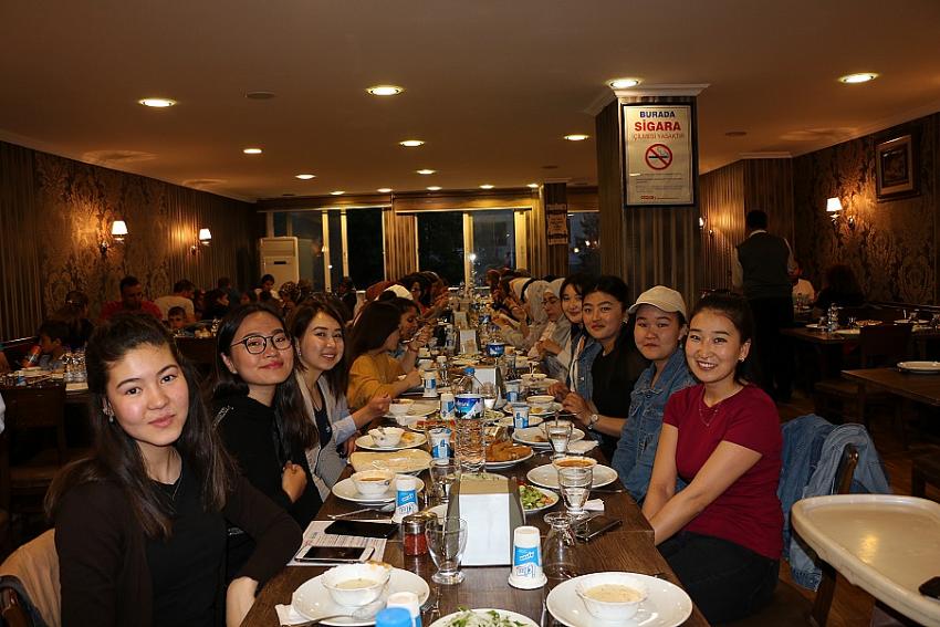 Erzurumda ki İftar sofralarında Dünyanın Renkleri bir araya geldi.