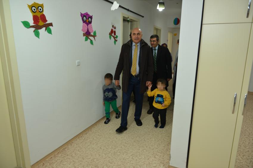 Ali Korkut, devlet korumasındaki çocuk evlerini ziyaret etti