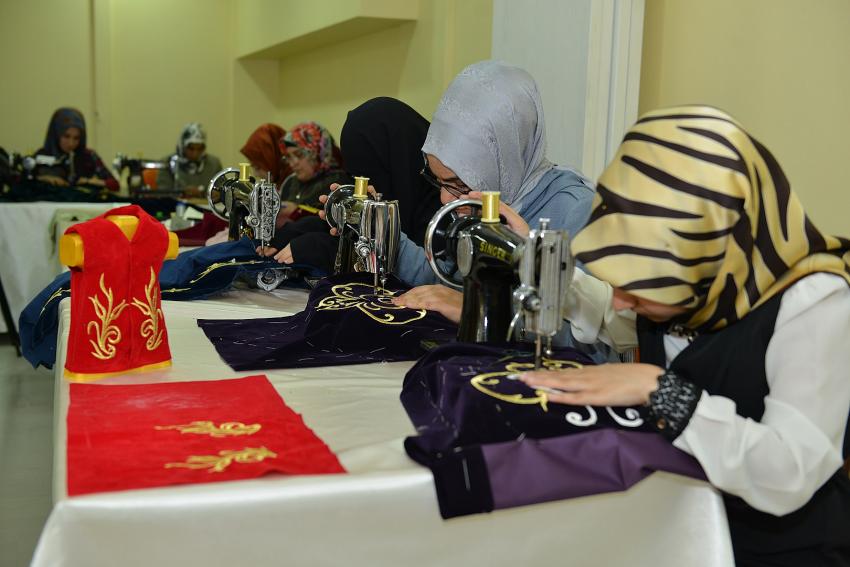 Türk kadınlarının yöresel kıyafeti bindallı hünerli ellerle hayat buluyor