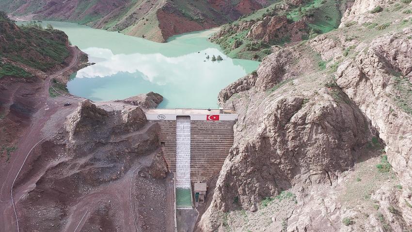 Oltu Sivridere Barajı Sulaması Çalışmalarına Devam Ediyor