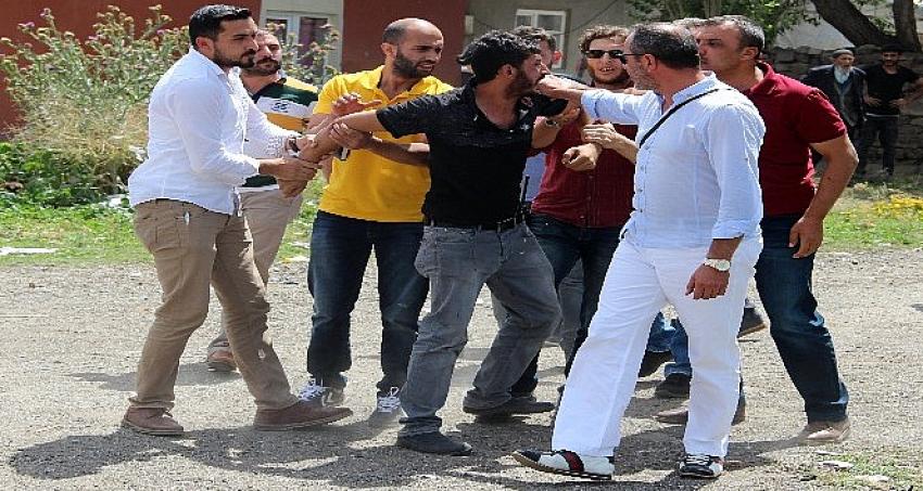 Erzurum'da çocuk kavgası mahalleyi savaş alanına çevirdi