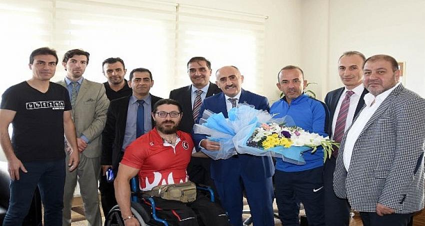 Erzurum Kent Konseyi'nden B.B. Erzurumspor Teknik Direktörü Özdilek'e hayırlı olsun ziyareti