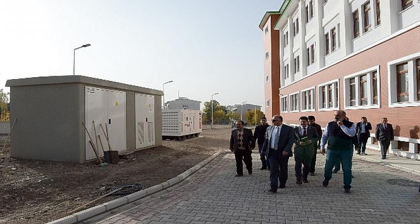 Vali Azizoğlu okul inşaatlarını inceledi