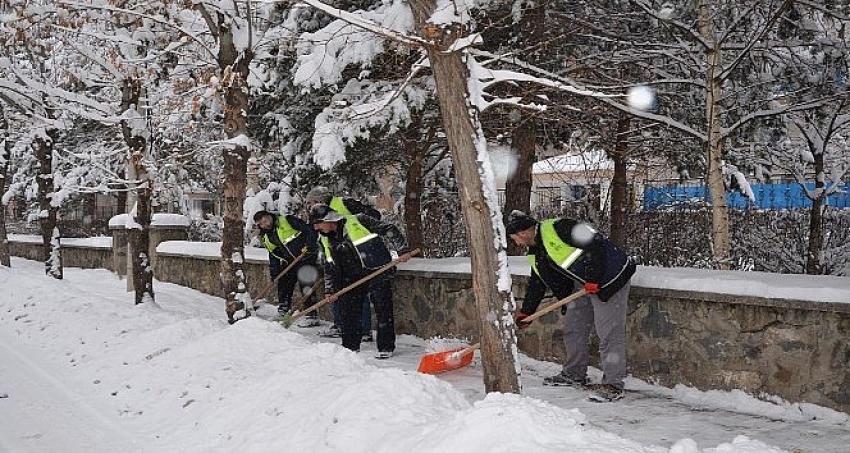 Palandöken Belediyesi kar temizleme çalışmalarına devam ediyor