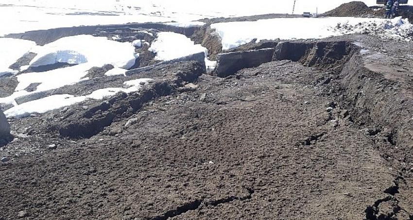 Heyelan sonucu mahalleliler susuz kaldı