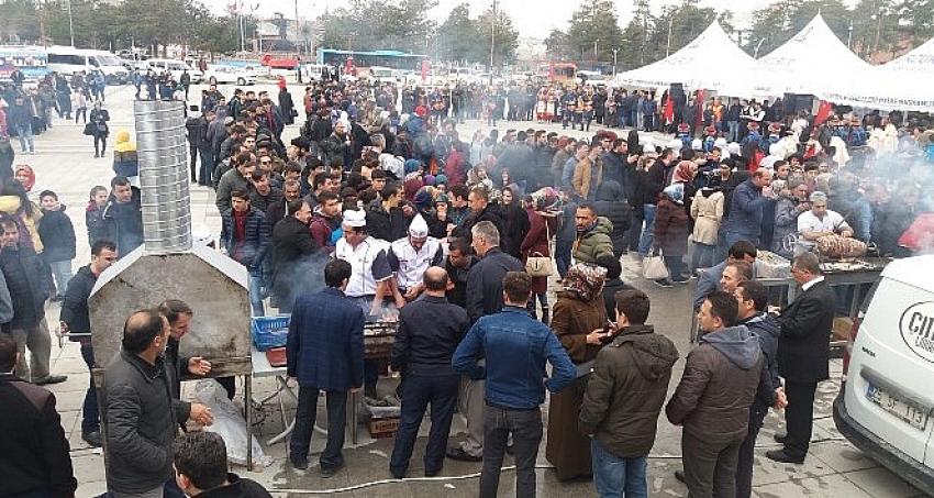 500 kilogram cağ kebabı halka dağıtıldı