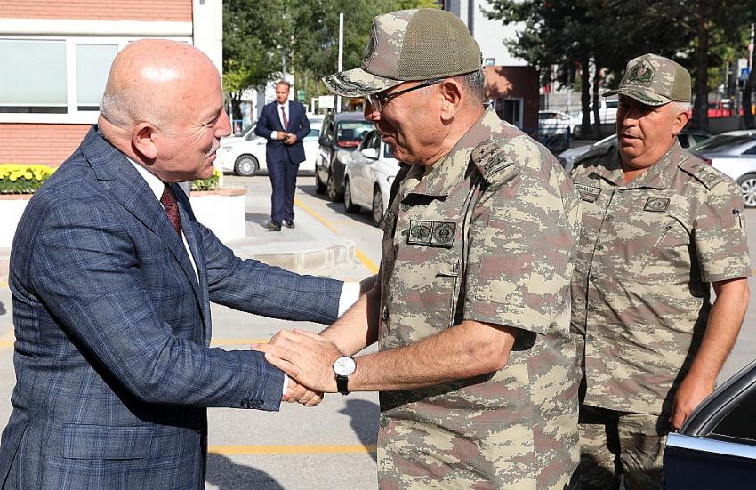 3.Ordu Komutanı Öngay Paşadan Başkan Sekmen'e Ziyaret