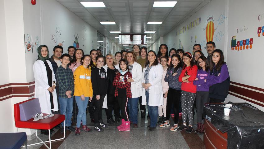 Araştırma Hastanesi Çocuk Polikliniğini Renklendirdiler
