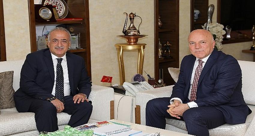 Rektör Çomaklı'dan Mehmet Sekmen'e hayırlı olsun ziyareti