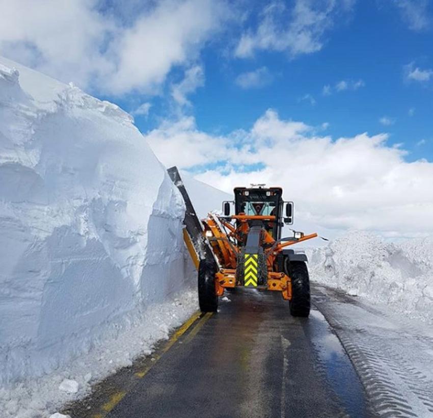 Erzurum kırsalında kar nedeniyle kapanan yollar açılıyor