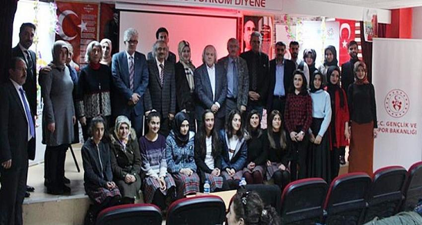 TYB Erzurum Şubesi 'Gençler, Şairleriyle Buluşuyor' Projesiyle Çat'taydı