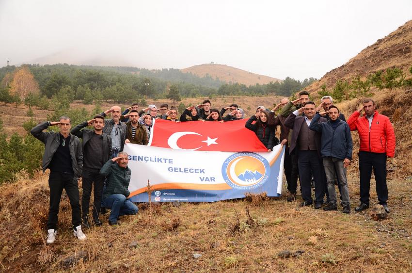 Cumhuriyetin 96.yuşımda 96 fidan toprakla buluştu