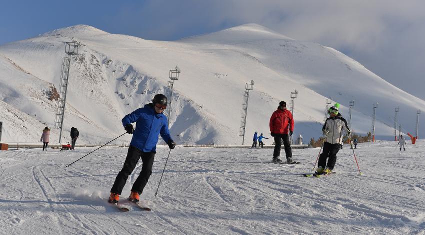 Vali Memiş Kayak severleri Palandöken'de Davet Etti