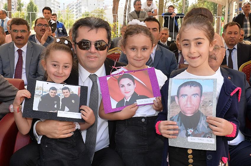 Erzurum'da ilk ders zili çaldı