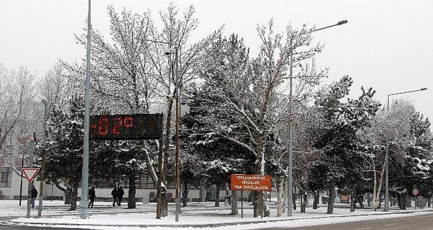 Erzurum'da kar kartpostallık görüntüler oluşturdu