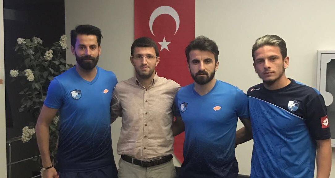 B.B.Erzurumspor, iç transferde üç oyuncusu ile sözleşme imzaladı