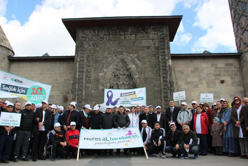 Erzurum'da 'Sağlık İçin Birlikte 10 bin Adım' yürüyüşü