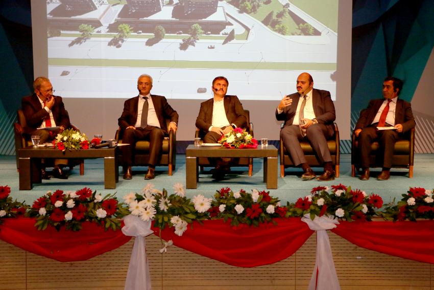 Başkan Orhan,'Gelişen Kentler Zirvesi'nde konuştu… Yatırımcıları Aziziye'ye davet etti