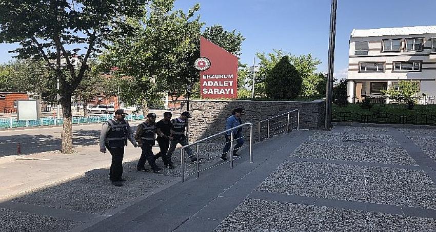 Erzurum'da kaçak göçmen taşıyan kamyon sürücüsü tutuklandı