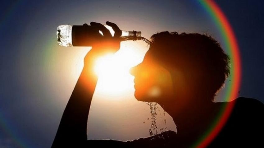 Güneş çarpmasına karşı en az iki litre su!