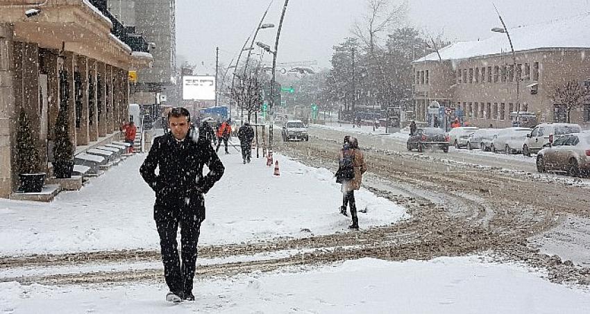 Erzurum'dan karlı 1 Nisan şakası
