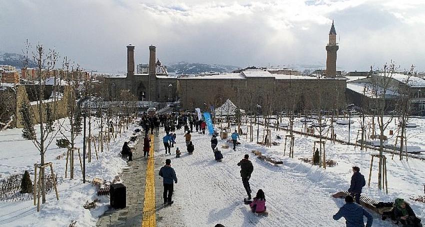 Erzurum'da 'Geleneksek Kızak Şenliği'