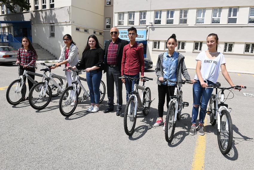 Başkan Ali Korkut'tan öğrencilere tatil sürprizi