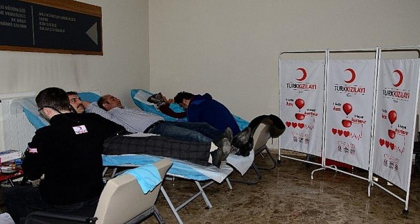 Palandöken Belediyesi'nden Türk Kızılay'ına kan bağışı