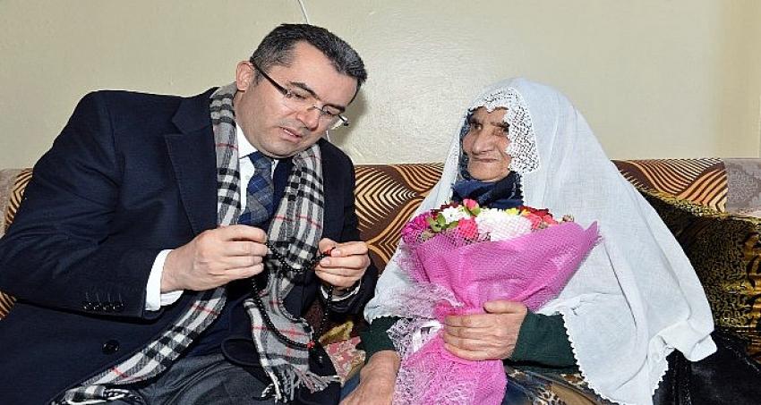Vali Memiş'ten 91 yaşındaki şehit annesine ziyaret