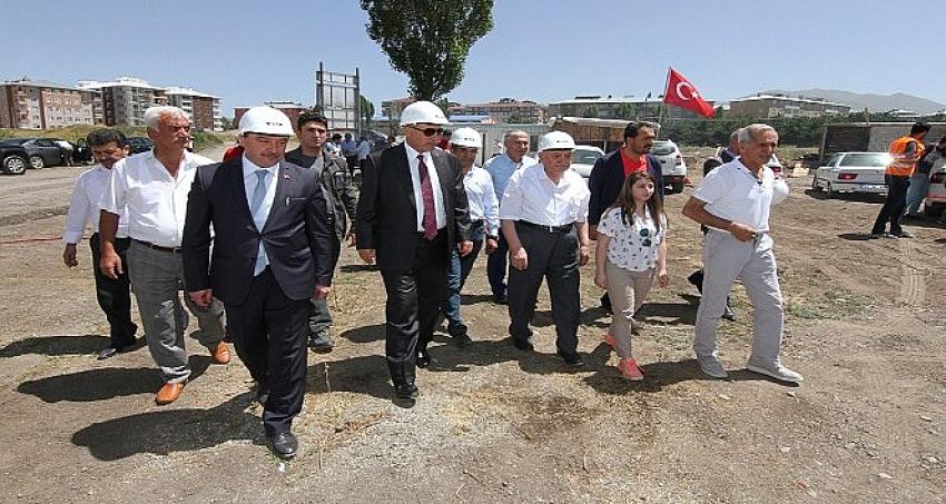 Hayırsever işadamı Rauf Azak'tan İmam Hatip Ortaokulu