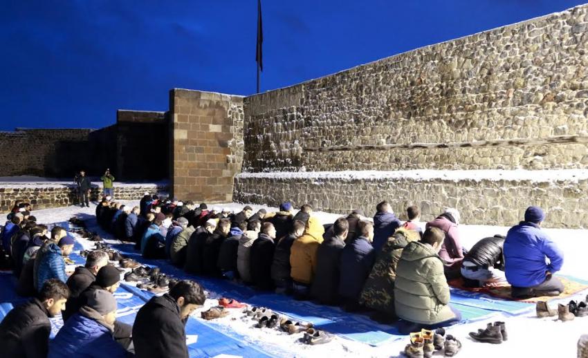 ERZURUMLULAR KURTULUŞ GÜNÜ'NDE SABAH NAMAZINDA BULUŞTU