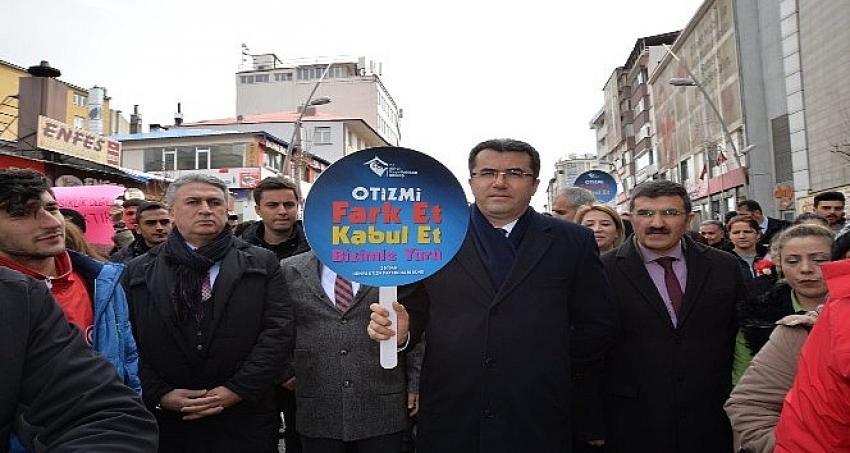 Otizme dikkat çekmek için yürüdüler