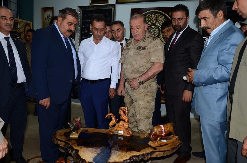 Palandöken Belediyesi'nin sergisine yoğun ilgi