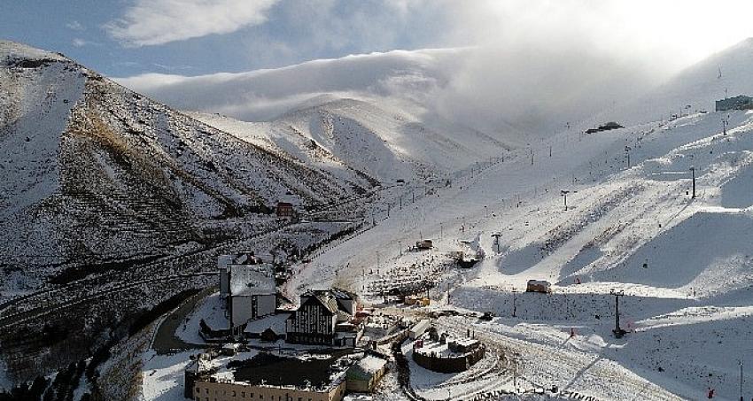 Palandöken'de mevsimin ilk kayağı yapıldı