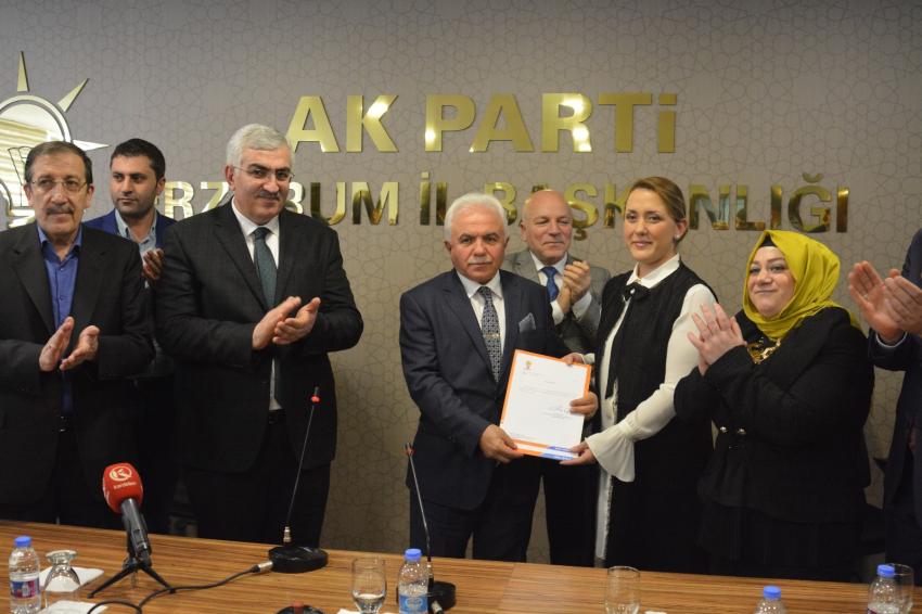 Ak Parti Erzurum İl Kadın Kollarında Görev Değişimi