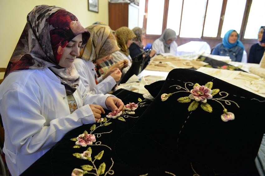 Yakutiye Belediyesi Ev Hanımlarına Nakış Öğretecek